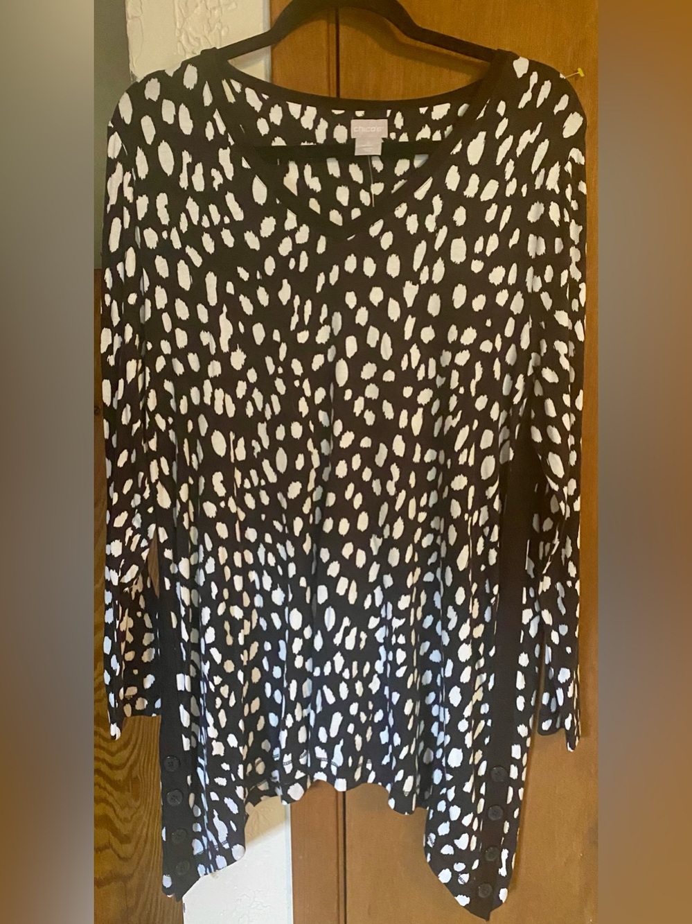Chico's NWT Sz: 2 Black/white spotted print long-sleeve V-neck tunic